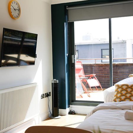 New Luxury Apartments In Central Location Next To Shops, Cafes, Bars & Metro London Bagian luar foto