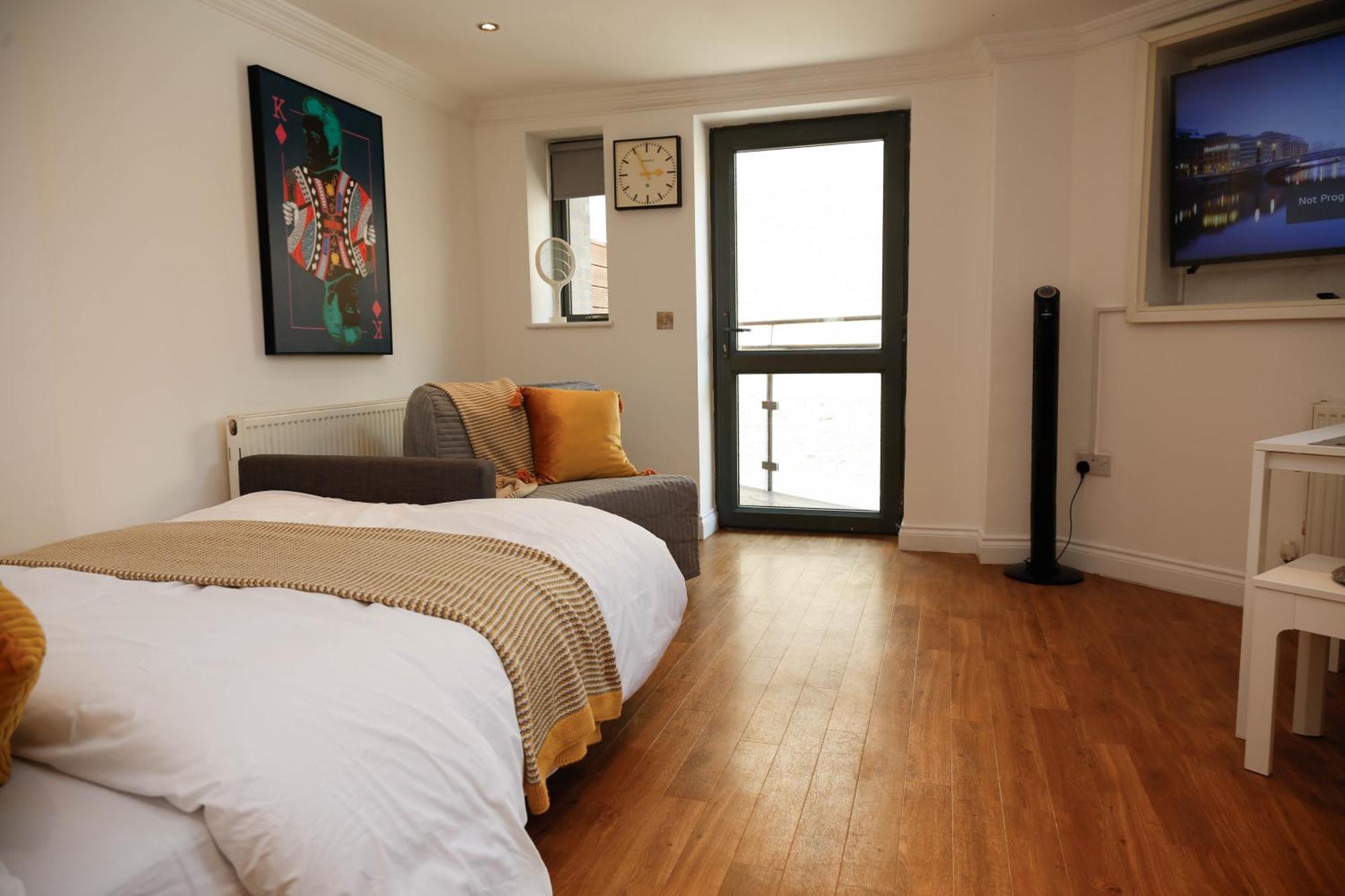 New Luxury Apartments In Central Location Next To Shops, Cafes, Bars & Metro London Bagian luar foto