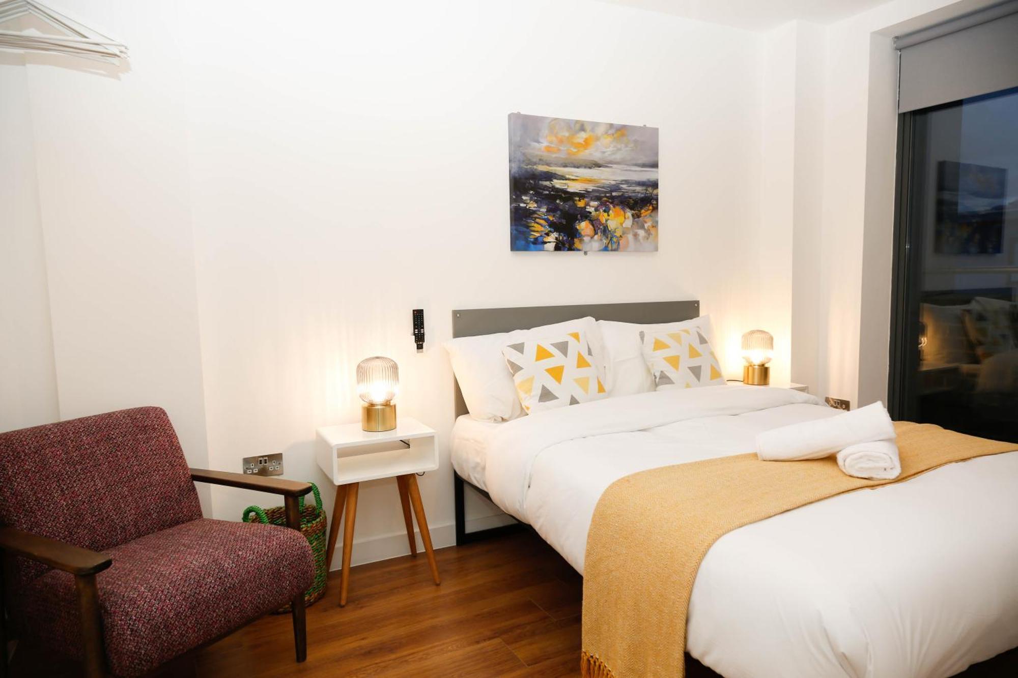New Luxury Apartments In Central Location Next To Shops, Cafes, Bars & Metro London Bagian luar foto