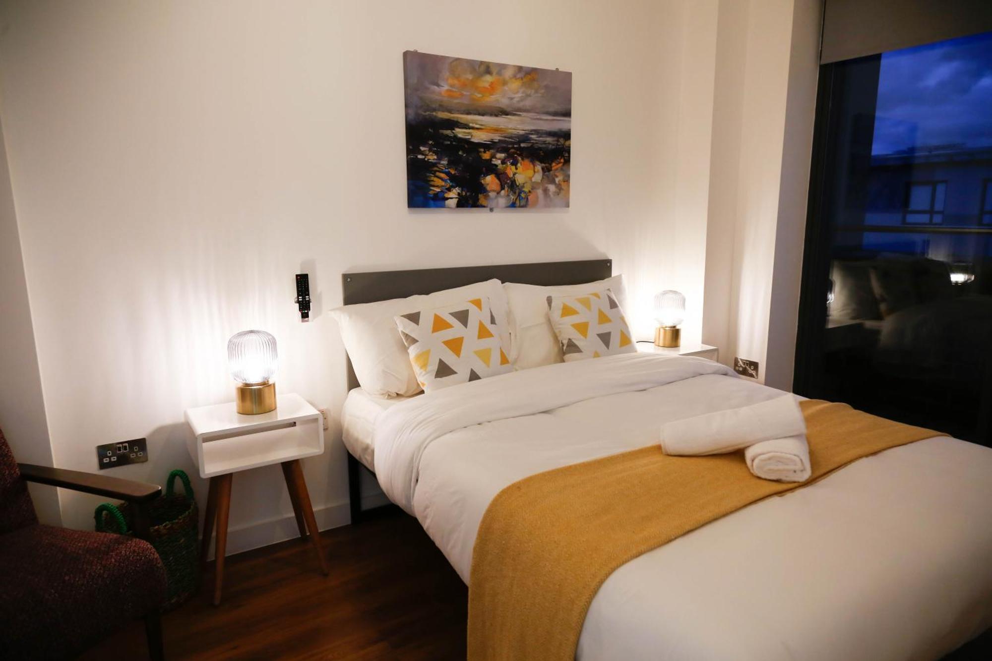 New Luxury Apartments In Central Location Next To Shops, Cafes, Bars & Metro London Bagian luar foto