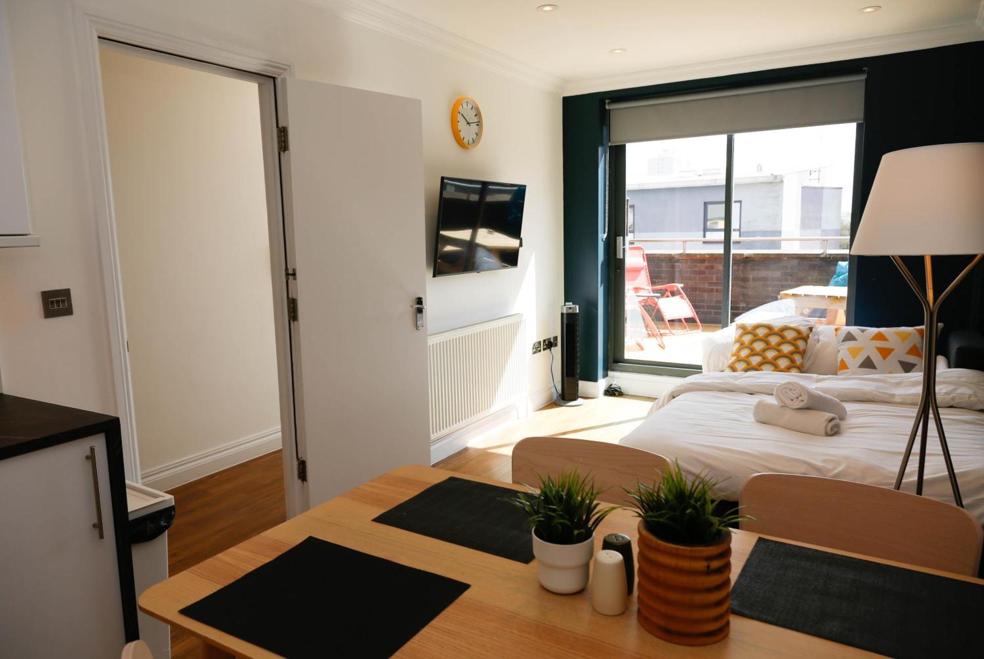 New Luxury Apartments In Central Location Next To Shops, Cafes, Bars & Metro London Bagian luar foto