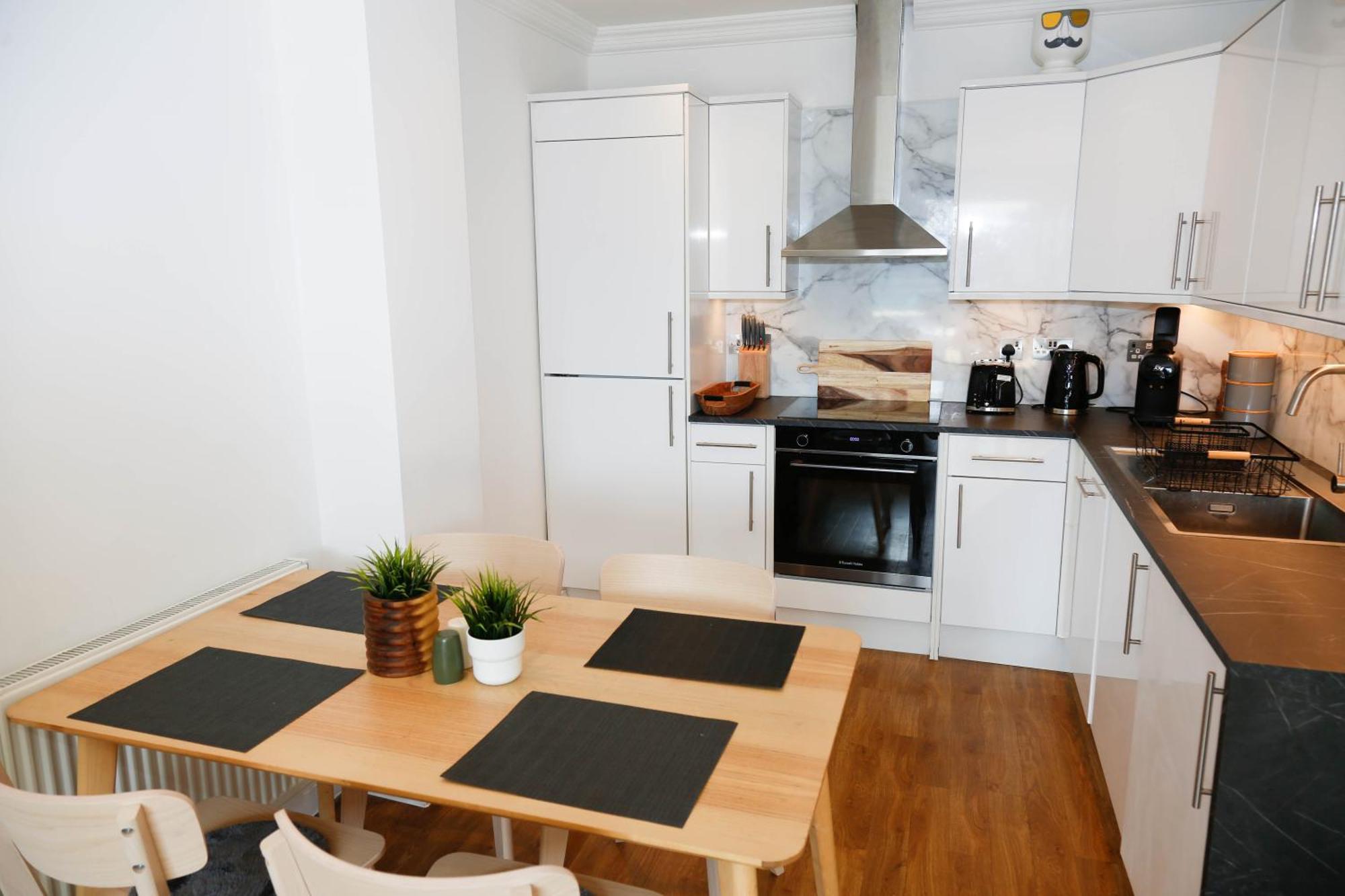 New Luxury Apartments In Central Location Next To Shops, Cafes, Bars & Metro London Bagian luar foto