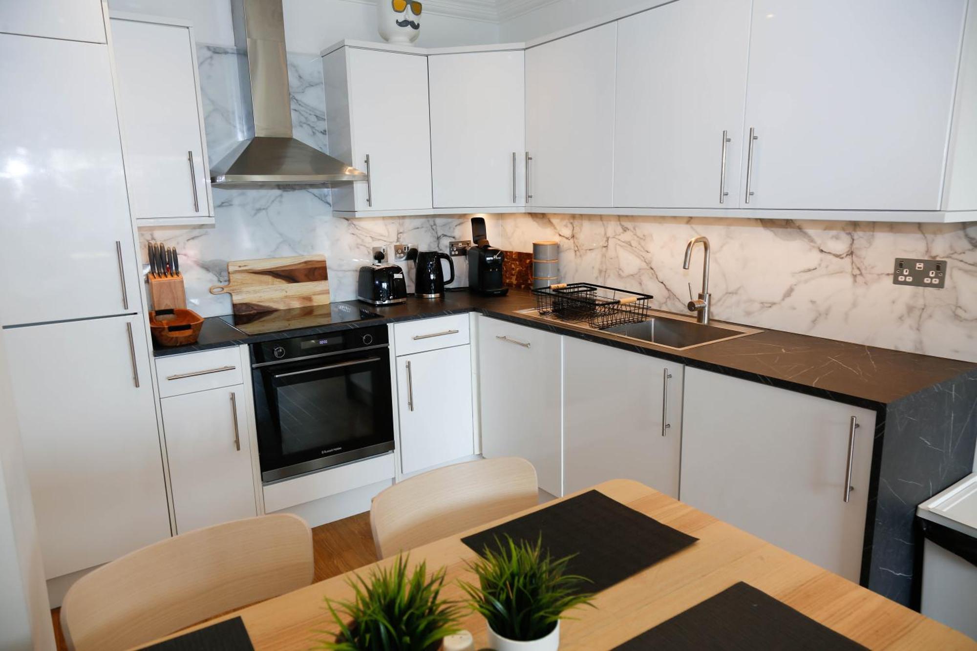 New Luxury Apartments In Central Location Next To Shops, Cafes, Bars & Metro London Bagian luar foto